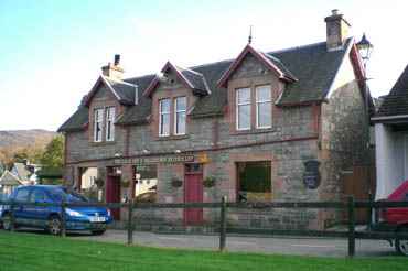 The Loch Inn Restaurant Fort Augustus Over Looking The Caledonian Canal